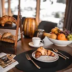 Arla Luxury Apartmanhotel